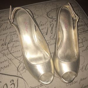 Lilly Pulitzer Kristen wedge!!